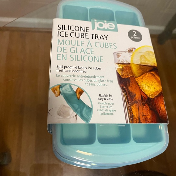 Joie Silicone  Spill Proof ICE CUBE TRAY with SPILL PROOF LID...LOT OF 2 - Picture 3 of 5
